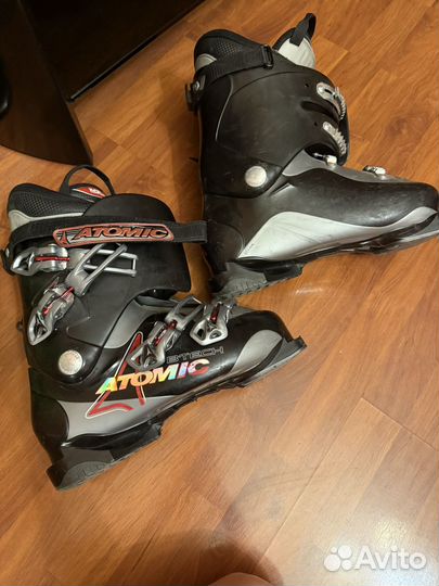 Горнолыжные ботинки atomic