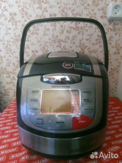 Мультиварка с чашей в хорошем состоянии