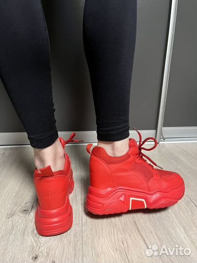 Кроссовки женские 37 р-р