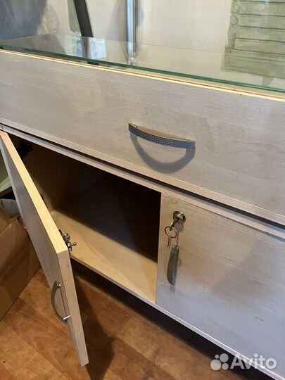 Стол витрина