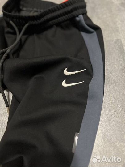 Спортивные штаны Nike