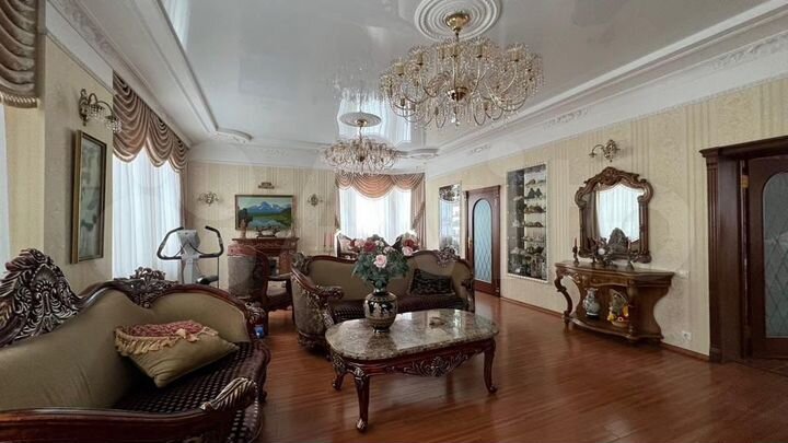 Дом 426,7 м² на участке 12,6 сот.