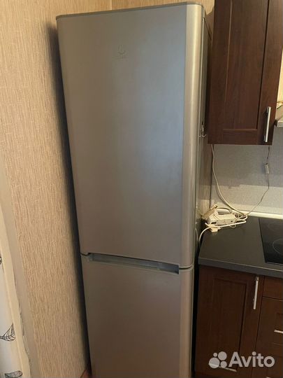 Холодильник indesit