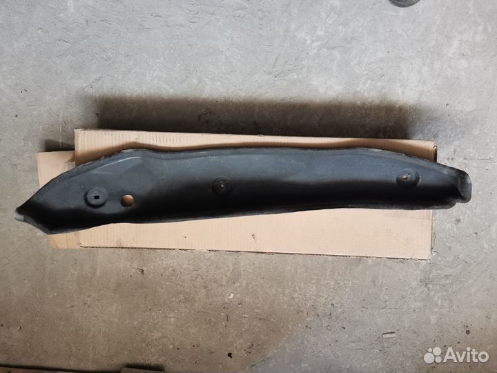 Накладка правая mercedes benz GL-class X166 (2012)