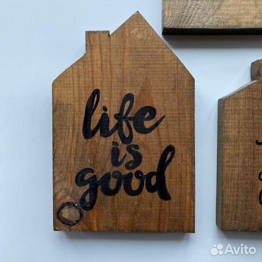 Табличка с надписью