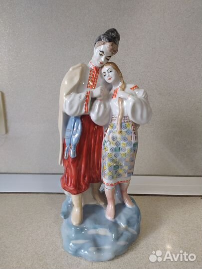 Фарфоровая статуэтка Майская ночь