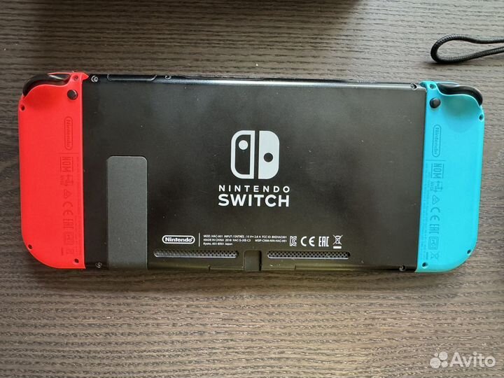 Nintendo Switch (HAC-001) с чехлом