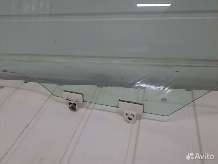 Переднее левое стекло на Ниссан Тиида С11