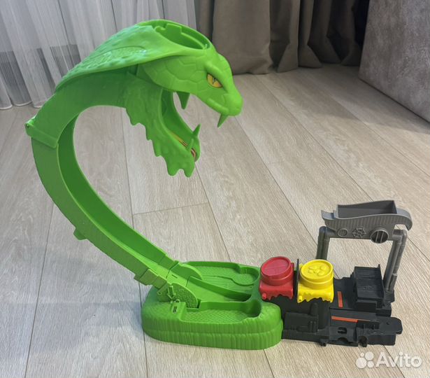 Hot Wheels Сити Атака ядовитой змеи