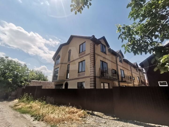 Таунхаус 184 м² на участке 1,3 сот.