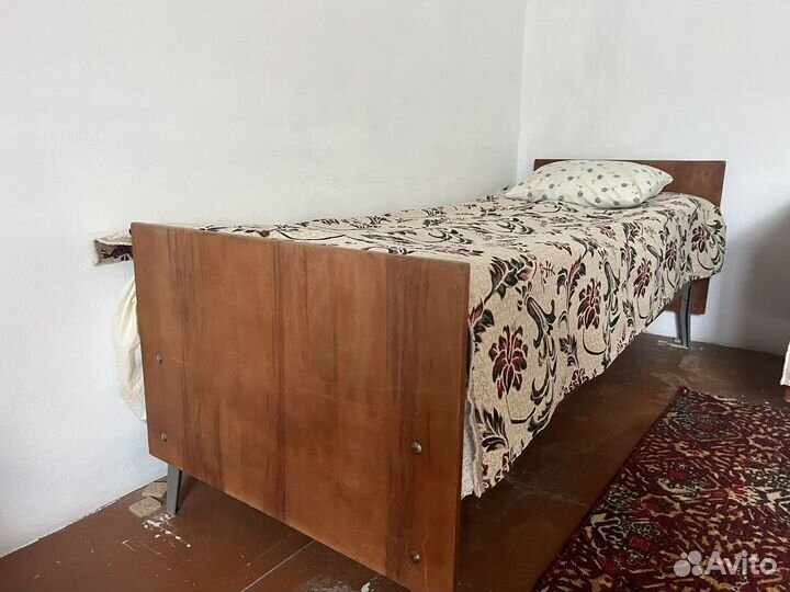 Кровать с матрасом