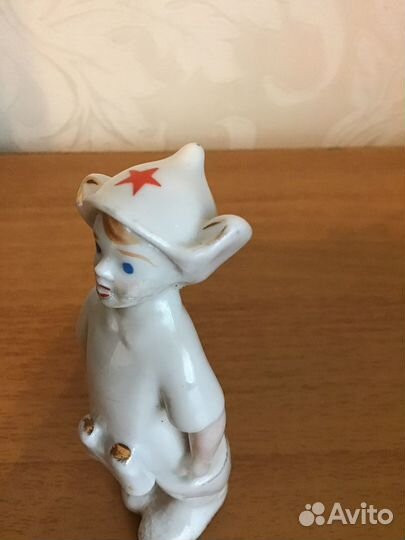 Статуэтка СССР Фарфор Мальчик и биноклем