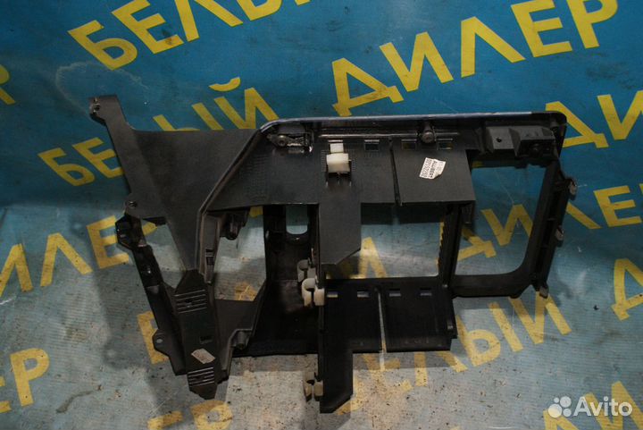 Рамка магнитолы Volvo V70