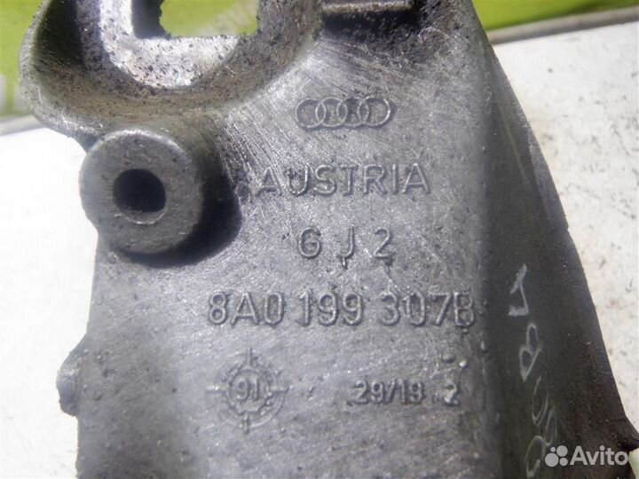 Кронштейн двигателя левый Ауди 80 90 Б4