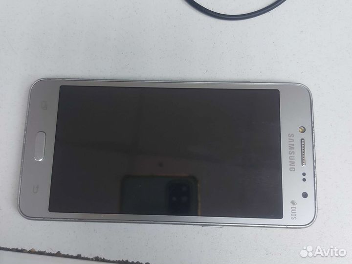 Телефон Samsung galaxy J2