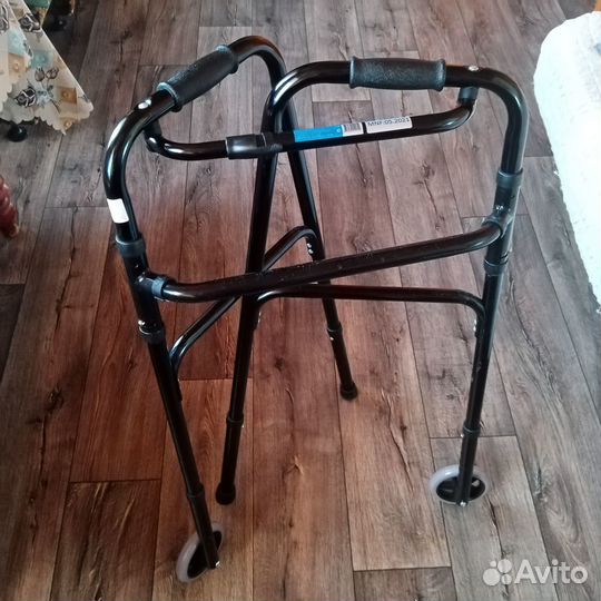 Ходунки для взрослых на колесах