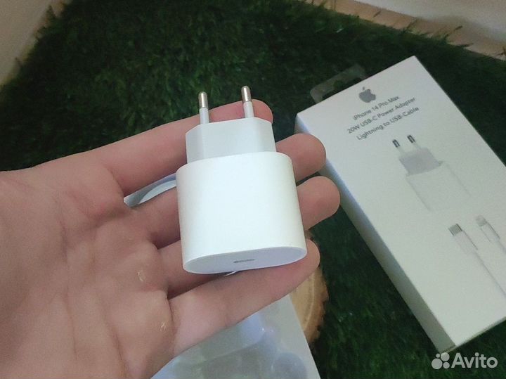 Зарядное устройство на iPhone 20W