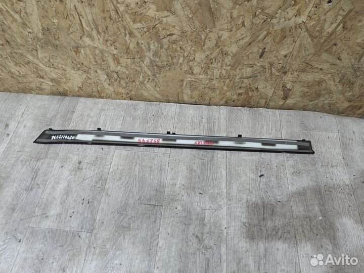 Молдинг двери задний правый Bentley Bentayga