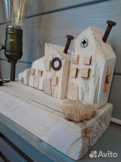 Светильник декоративный из дерева