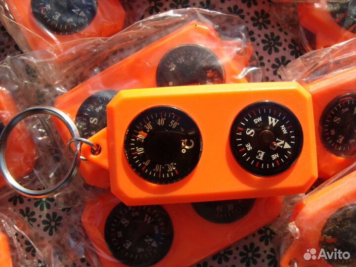 Брелок с термометром и компасом