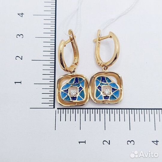 Золотые серьги с камнем