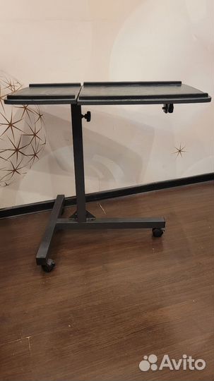 Стол компьютерный прикроватный