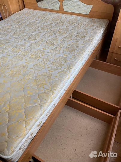 Спальный гарнитур бу