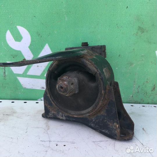 Опора двигателя правая Тойота Карина Е