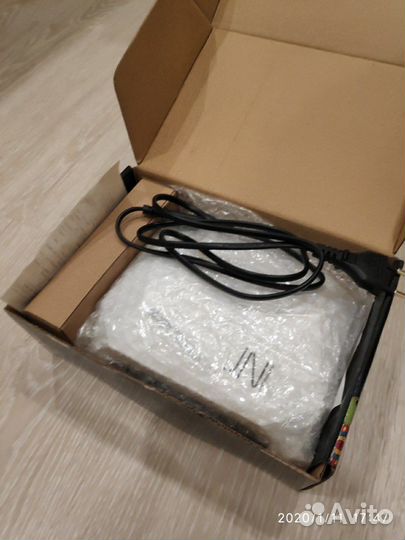 Новая гибридная лампа для маникюра