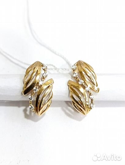 Серьги с синтетическим камнем Золото