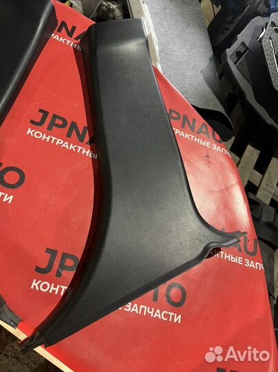 Накладка стойки нижняя Mazda 3 BK