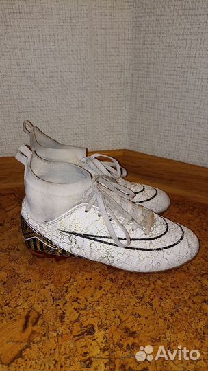 Бутсы футбольные с шипами 35р