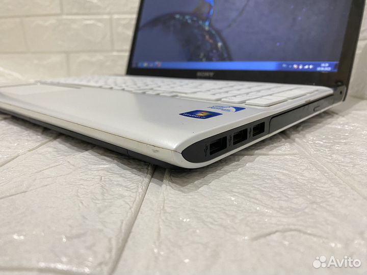 Ноутбук Sony SVE151D11V