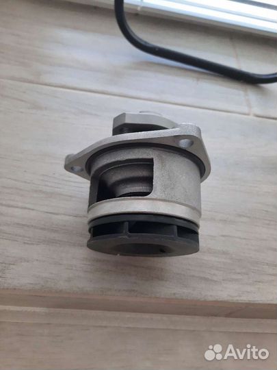 Помпа системы охлаждения опель