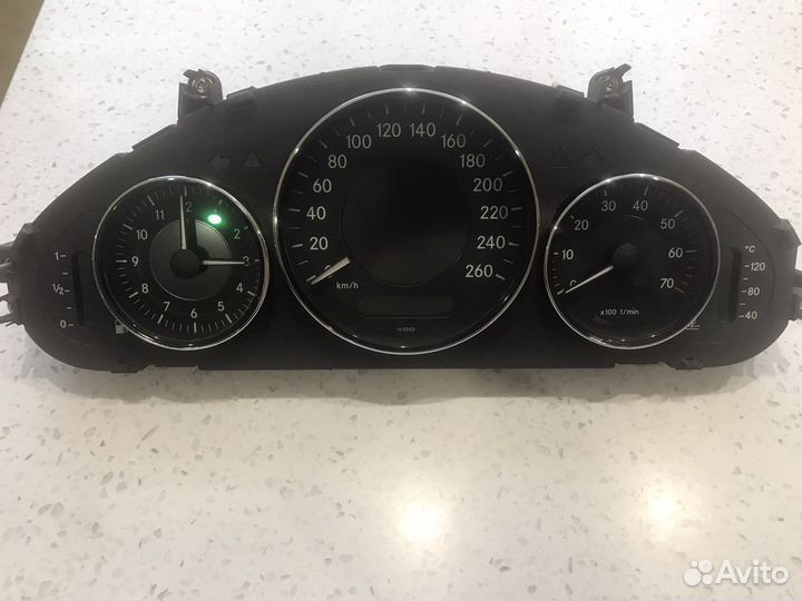 Щиток приборов Mercedes
