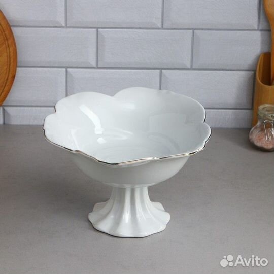 Салатник 'Роза', на подставке, 1.5 л, золотая обво