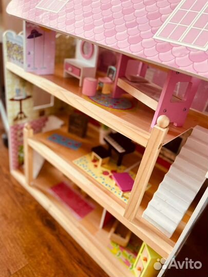 Кукольный домик с мебелью