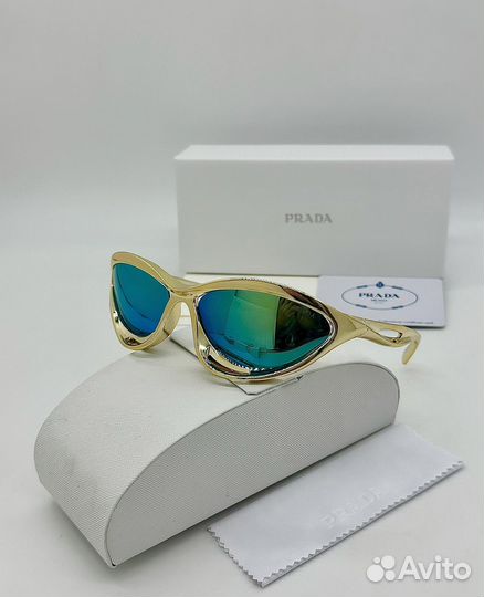 Солнцезащитные очки prada