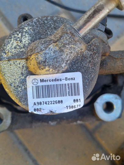 Суппорт задний Mercedes Sprinter 907 VW Crafter