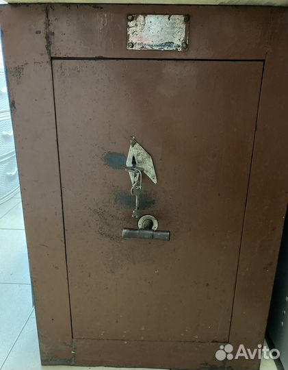 Сейф металлический