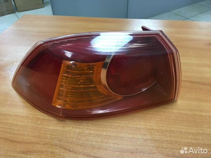 Фонарь задний левый в крыло Lancer X дорест