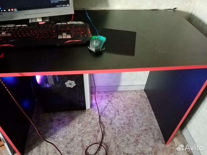 Компьютерный стол