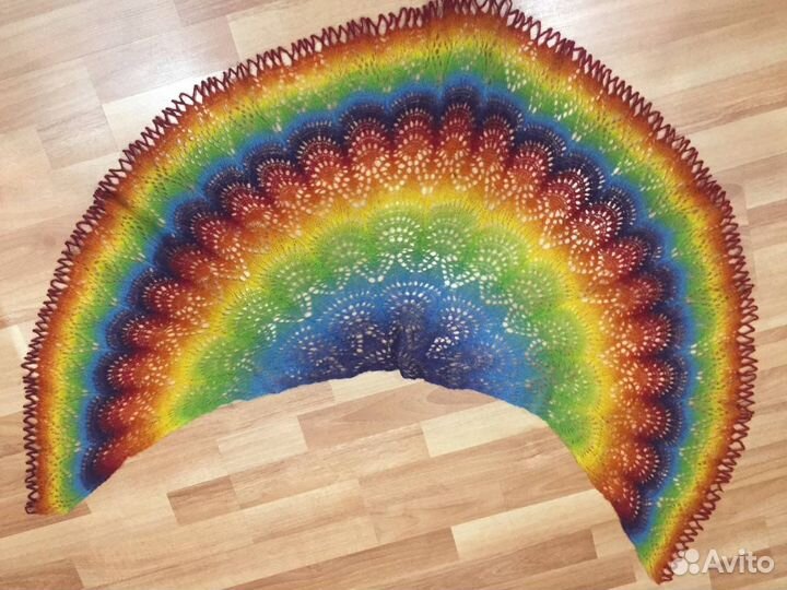 Подарок для женщины. Шаль ручной работы