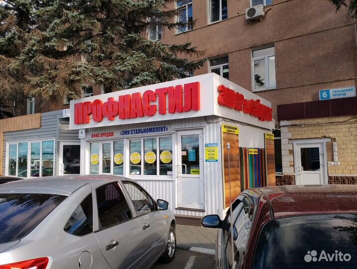 Забор из металлосайдинга под бревно