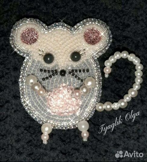 Брошь ручной работы из бисера