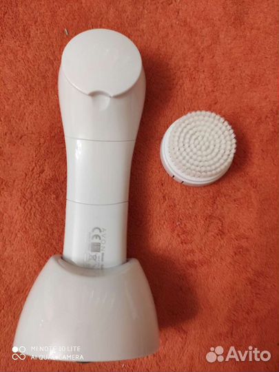 Вибрационная щётка для чистки лица