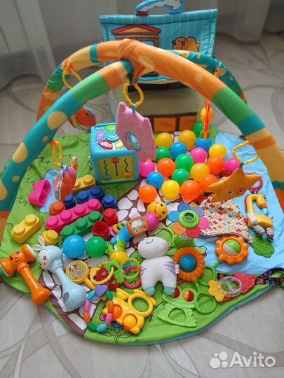 Развивающий коврик, погремушки, грызунки