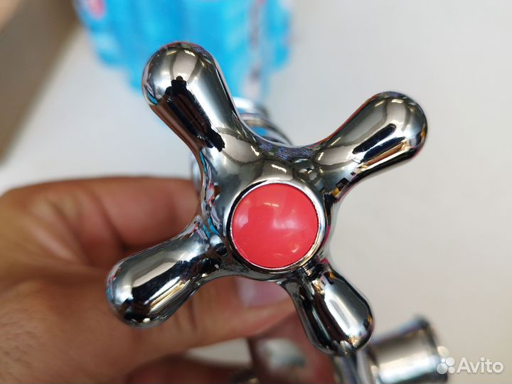 Смеситель для ванны с душем новый