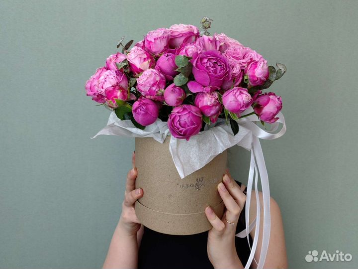 Цветы в коробке. Пионовидные розы