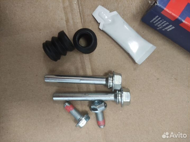 Комплект направляющих суппорта VW passat/golf/audi